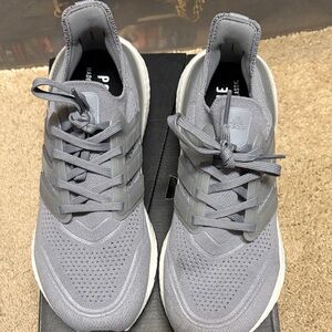 Adidas Ultraboost 21 W in Light Gray